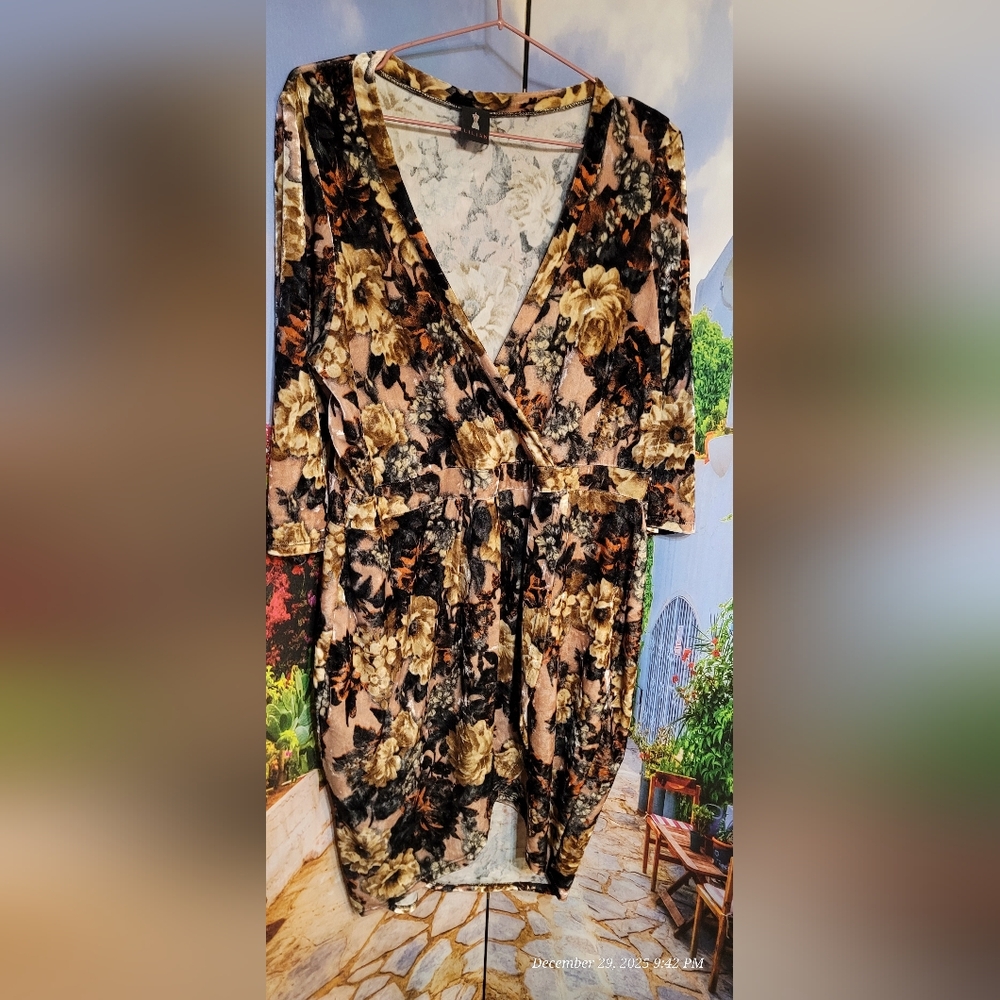 Liliana Velvet Floral Dress - Black and Gold